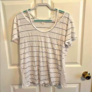 XL Kaleigh Tshirt with cut out